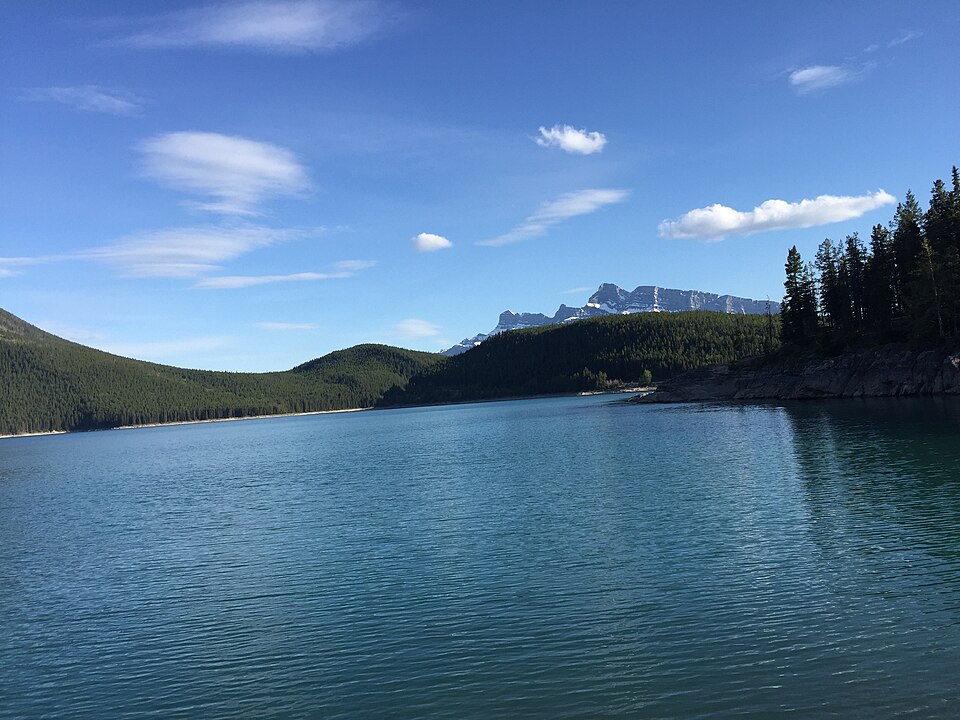 Lake Minnewanka ทะเลสาบยาวที่สุดในแบนฟ์มีเรือล่อง