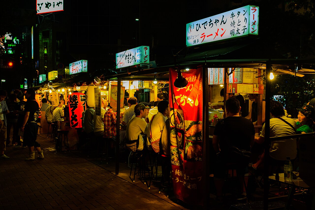 Nakasu Yatai ยาตะอิริมแม่น้ำนากาซุ ฟุกุโอกะ แผงอาหารยามค่ำ