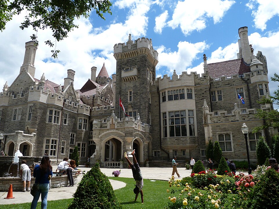 Casa Loma ปราสาท Gothic Revival