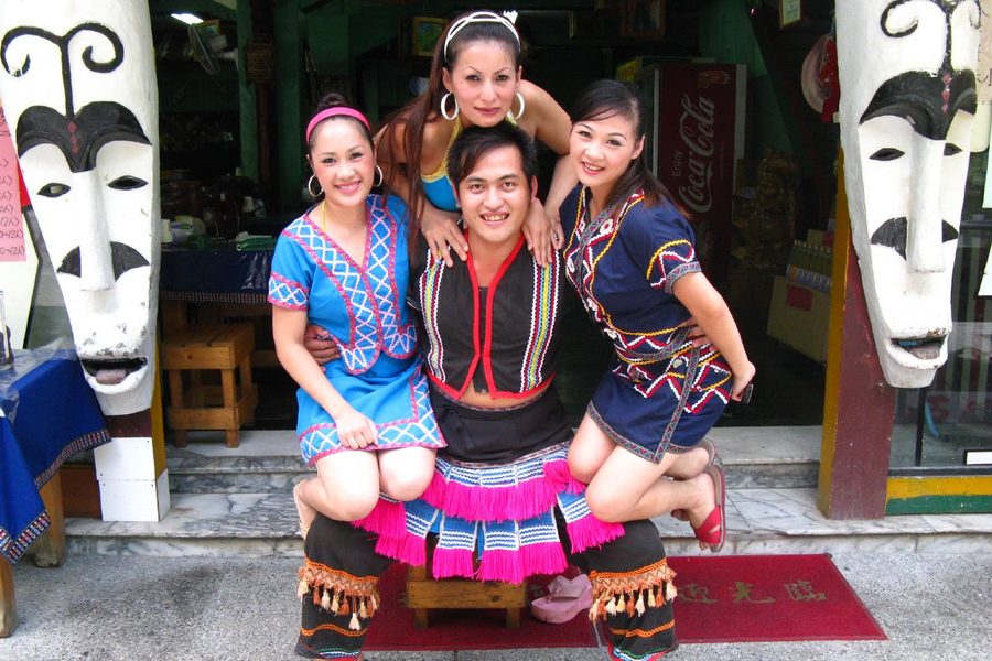 หมู่บ้านอีต้าเส้า ตลาดและร้านค้าชนพื้นเมืองเส้าริมทะเลสาบ ไต้หวัน