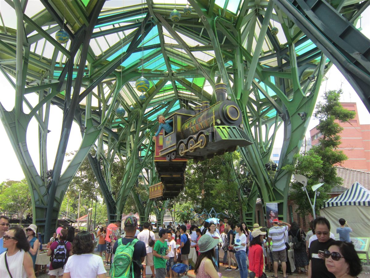 รูปปั้นยักษ์ในจัตุรัสจิมมี่ เมืองอีหลาน ไต้หวัน