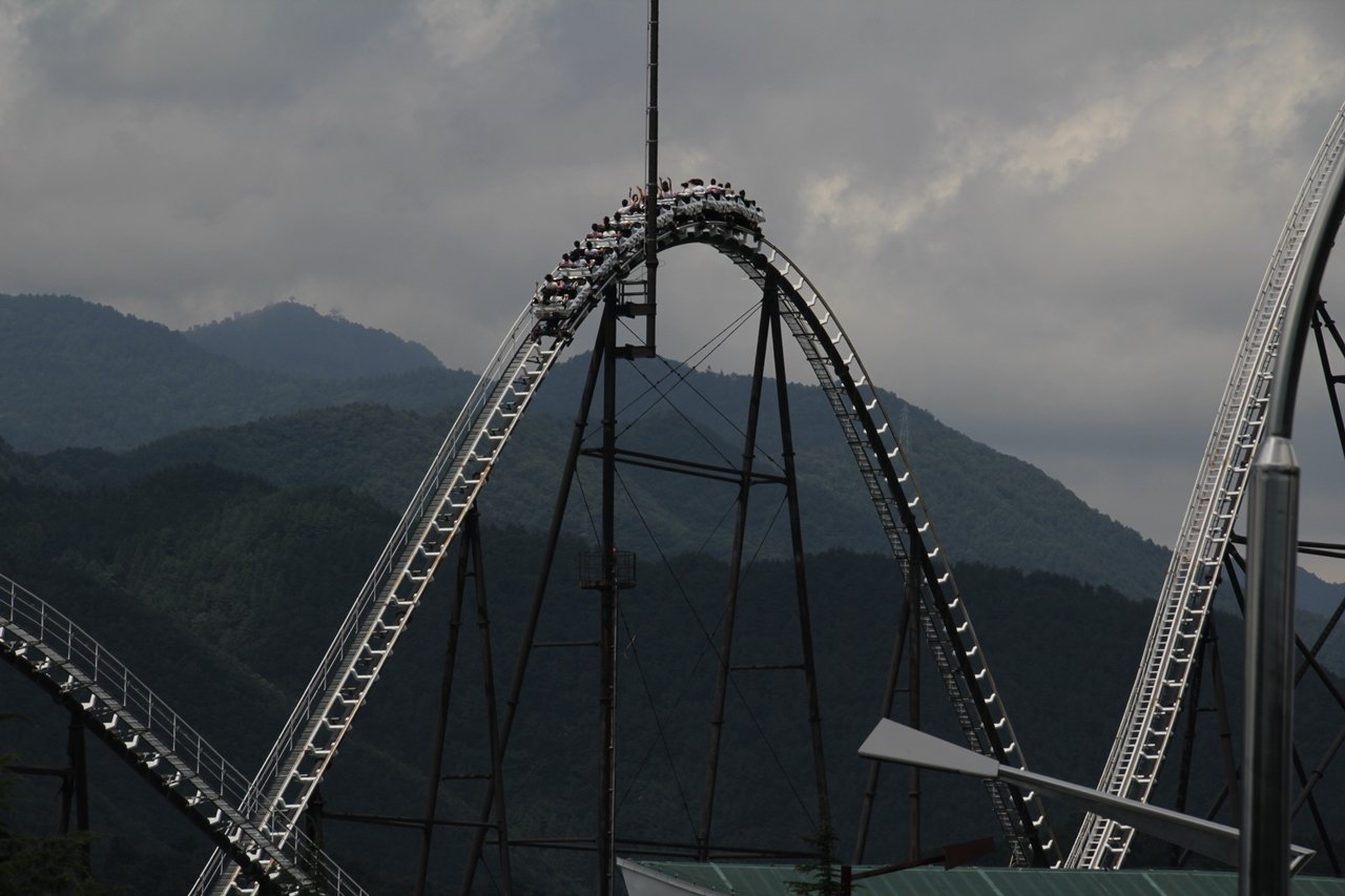 สวนสนุก Fuji-Q Highland มีฟูจิเป็นฉากหลัง