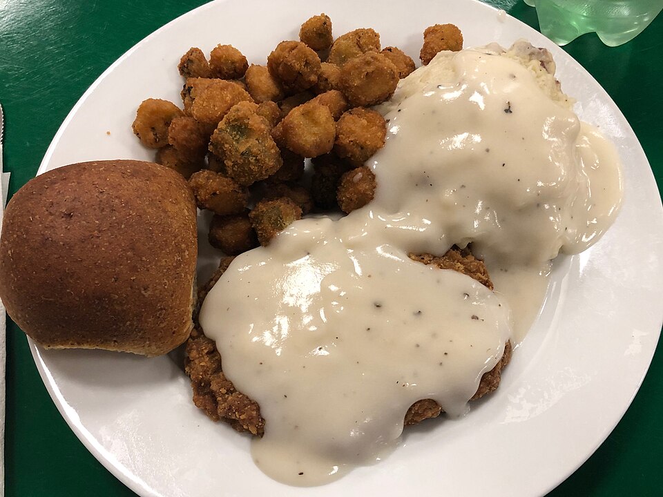 chicken fried steak สเต๊กชุบทอดกรอบราดเกรวีขาว