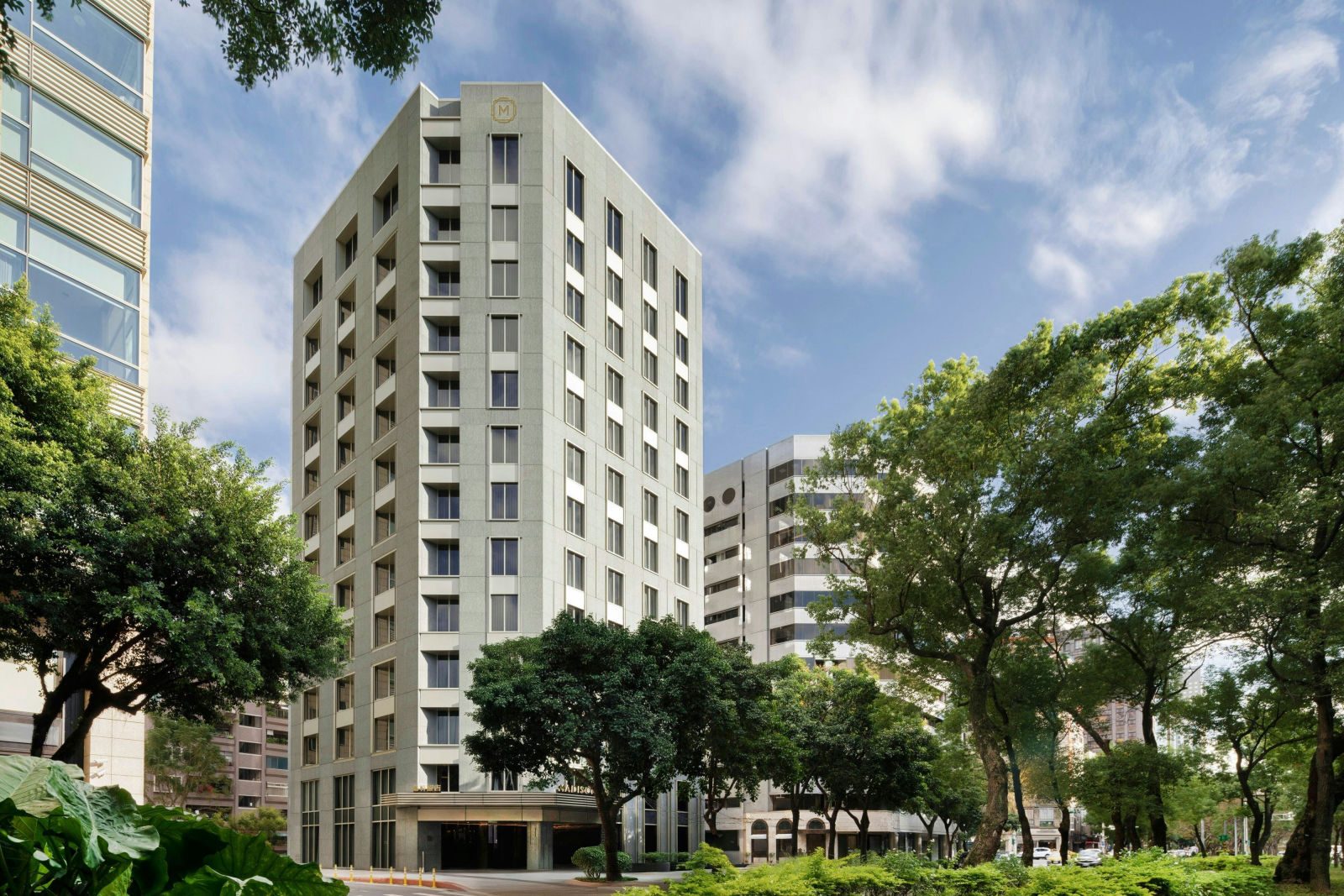 บรรยากาศห้องอาหารและบาร์ภายในโรงแรม