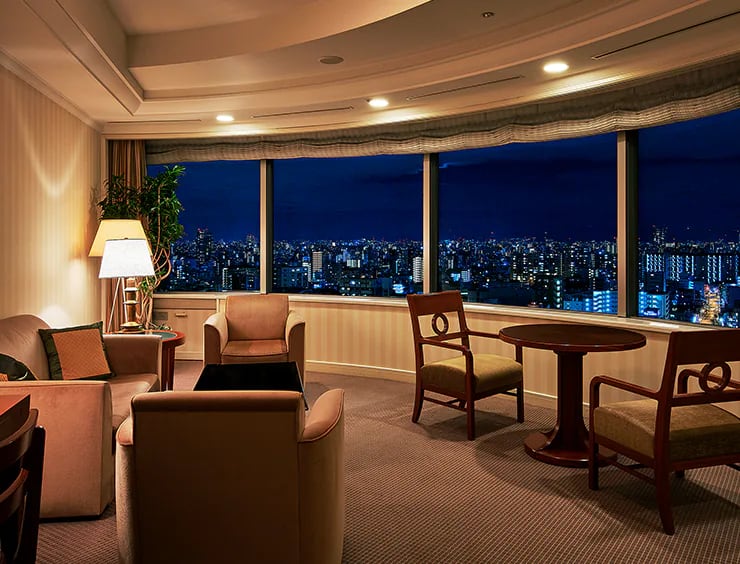 ห้องพัก Imperial Floor วิวเส้นขอบฟ้าโอซาก้ายามค่ำ ที่ Imperial Hotel Osaka