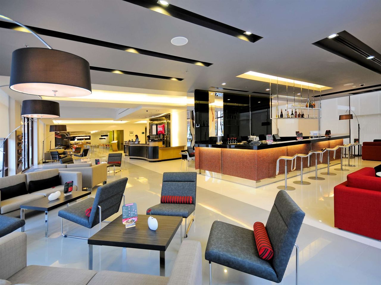 Lobby and bar at ibis Bangkok Sukhumvit 4 with red and grey seating