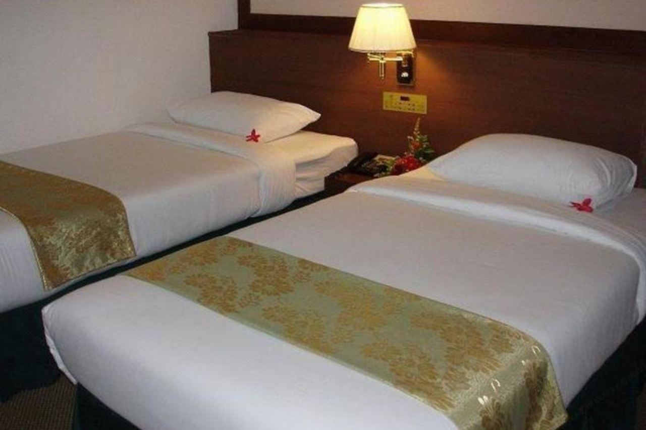ห้องพักแบบเตียงคู่ของ Chainat Thani Hotel