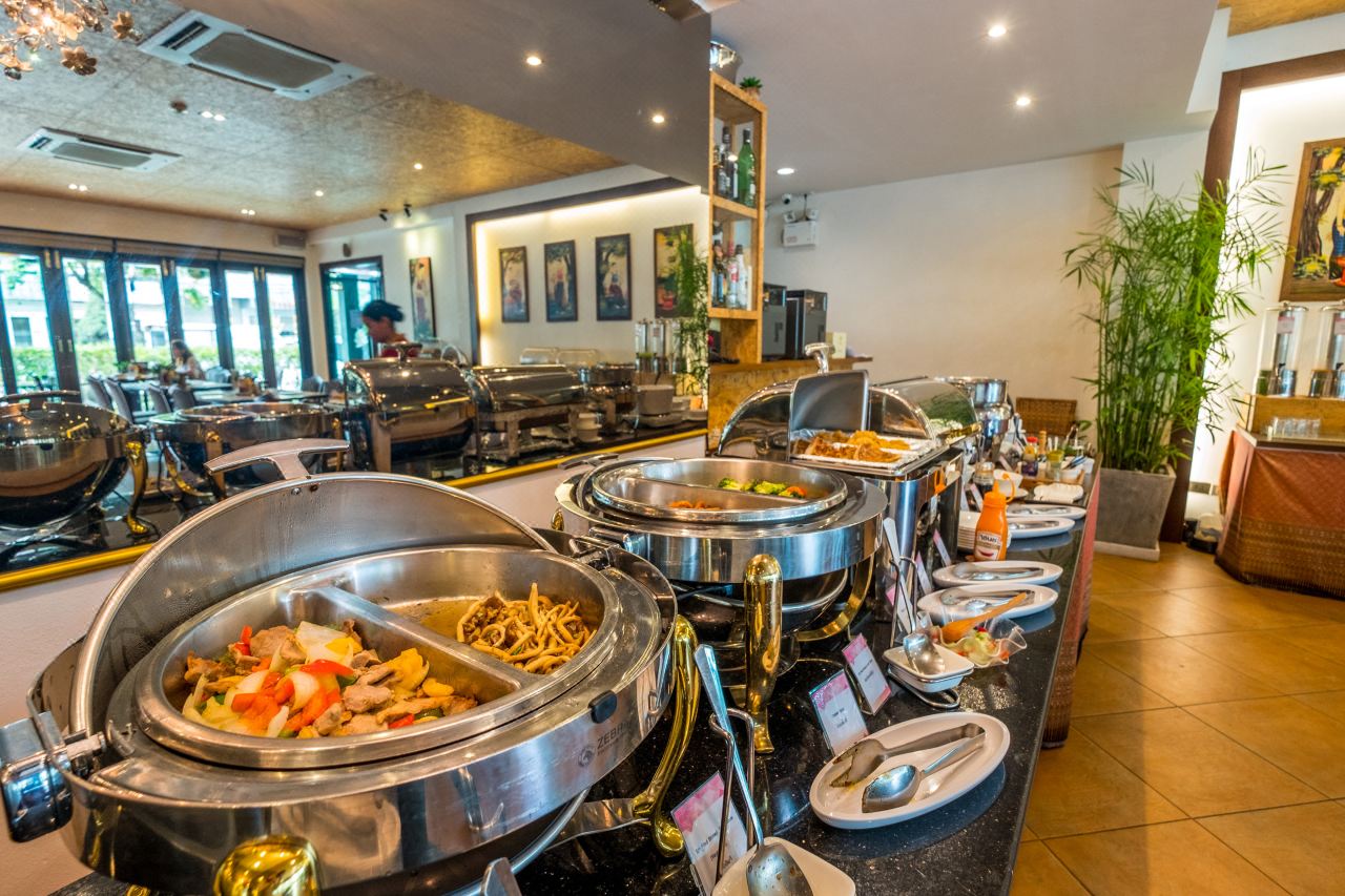 The Terrace Restaurant cooked-to-order breakfast spread at Le Patta Chiang Rai