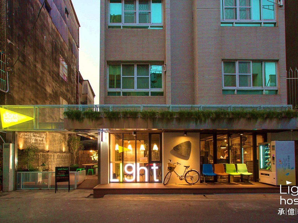 Light Hostel Chiayi (仲青行旅 嘉義館)
