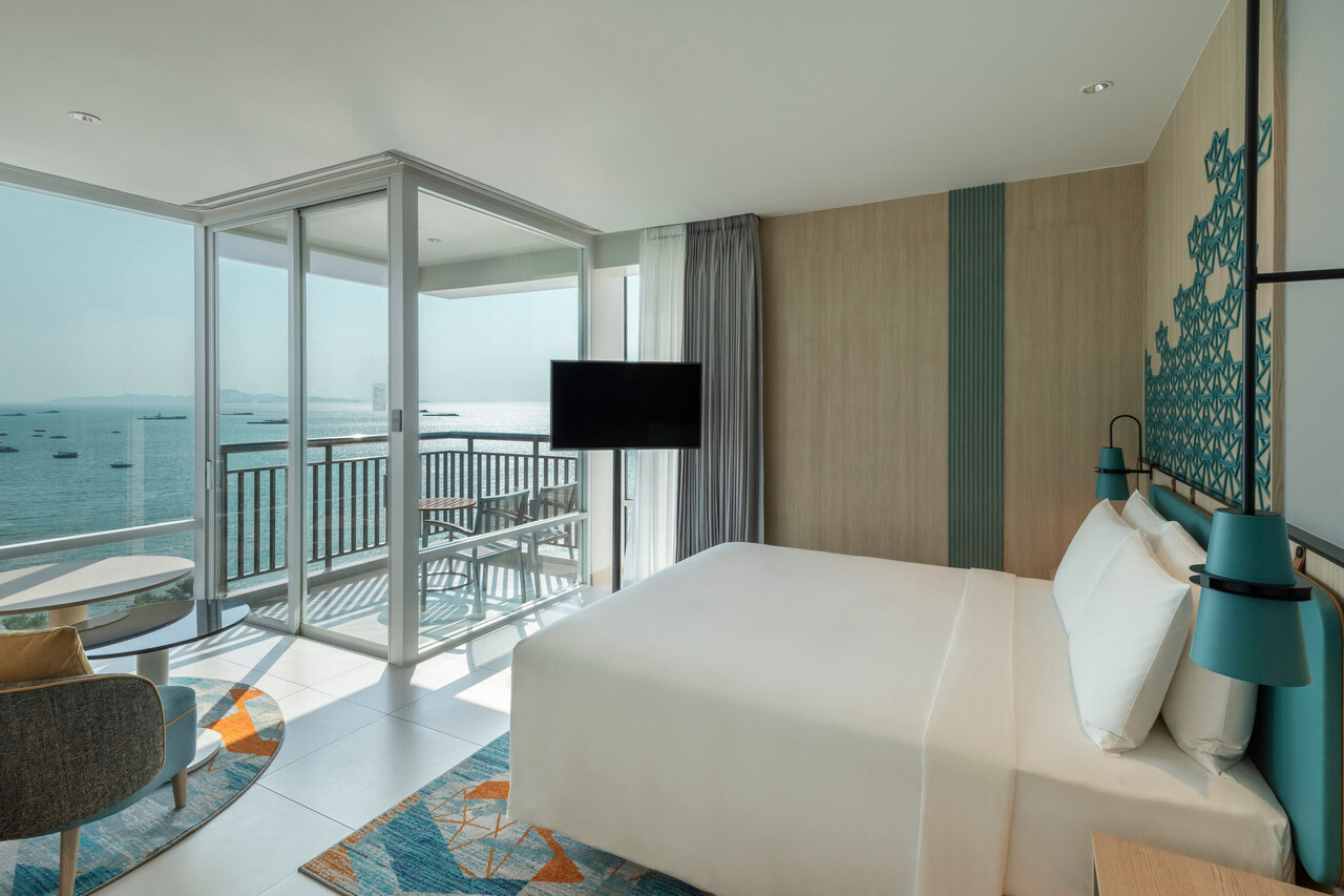 ห้องพักวิวทะเลพร้อมบอลคอนีมองเห็นอ่าวพัทยา Holiday Inn Pattaya