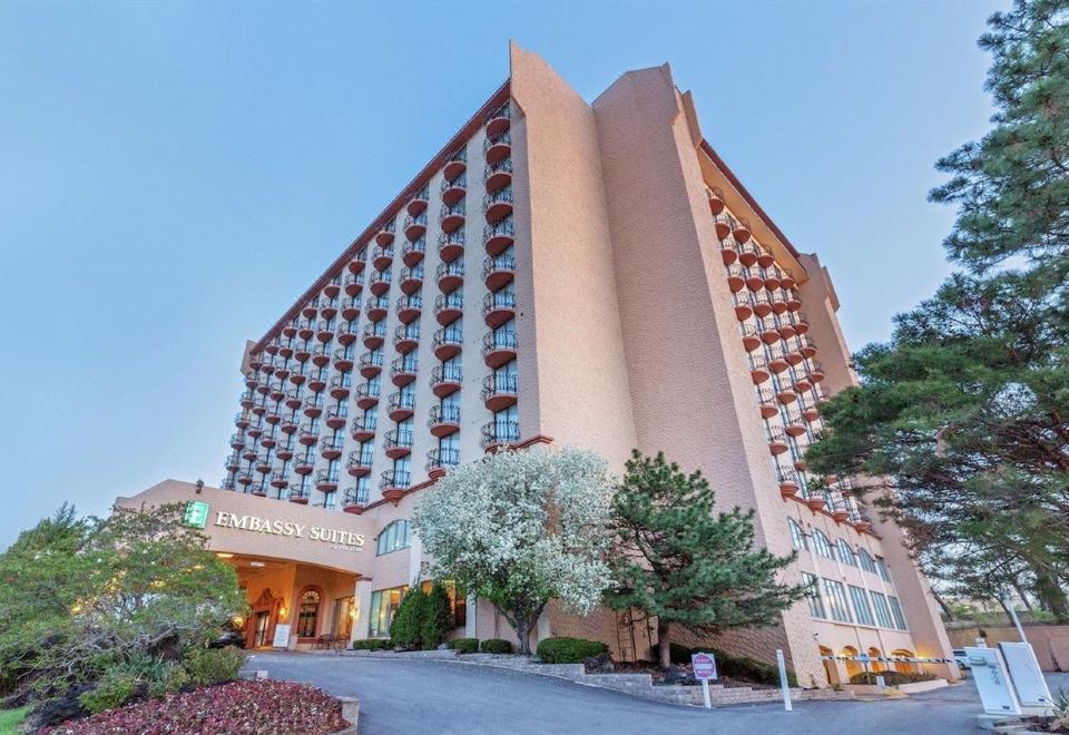 Embassy Suites by Hilton Kansas City Plaza