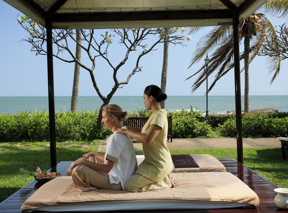 ศาลานวดสปาริมหาด SPA Cenvaree มองเห็นทะเลหัวหิน