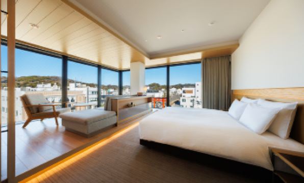 ห้อง Premium Corner ของ Hotel Metropolitan Kamakura ห้องกว้าง 45 ตร.ม. วิวศาลเจ้าและเมืองคามาคุระ