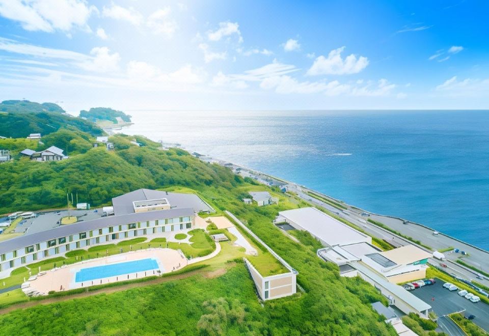 มุมมองทางอากาศ Kamakura Prince Hotel สระว่ายน้ำ outdoor ริมชายฝั่งอ่าวซางามิ