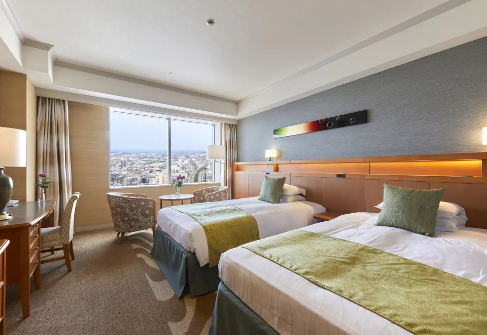 Hotel Nikko Kanazawa ยามค่ำคืน ตึกสว่างไสวข้างประตู Tsuzumimon ของสถานี Kanazawa