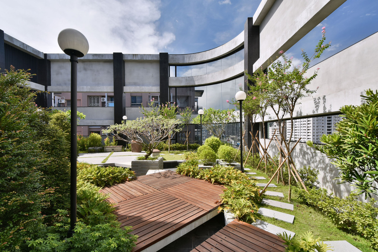 สวนดาดฟ้า Hotel R14 เกาสง
