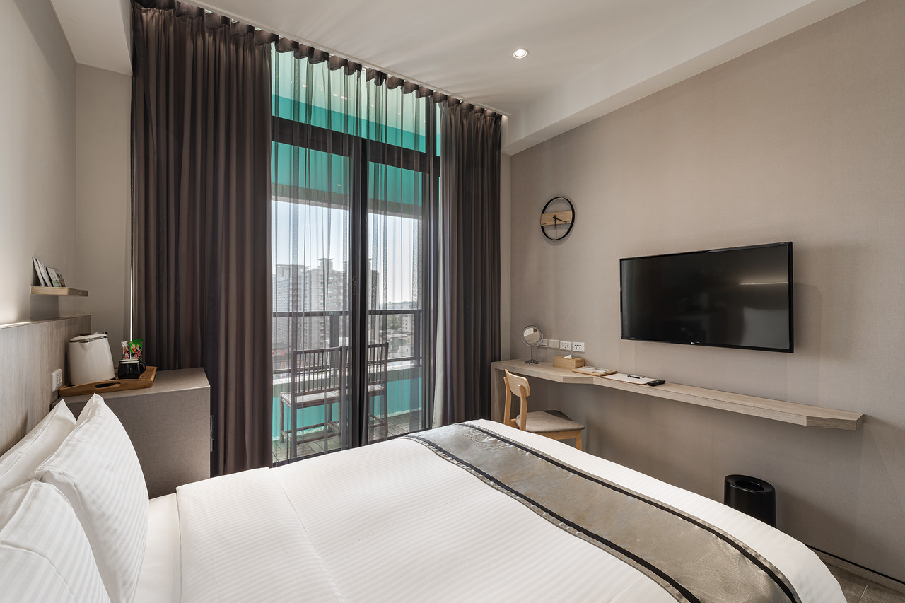 ห้องพักบาลคอนีวิวเมืองเกาสง Hotel YAM LAGOM