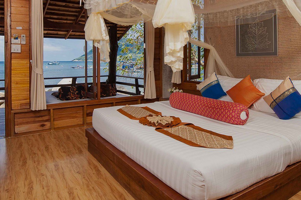 Romantic Sea View bungalow at Sensi Paradise with a wooden four-poster bed and Mae Haad bay views