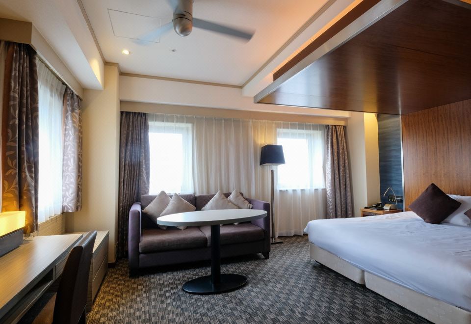 ห้องพักสไตล์ Deluxe พร้อมโซฟาและเตียงใหญ่ Hotel Buena Vista Matsumoto