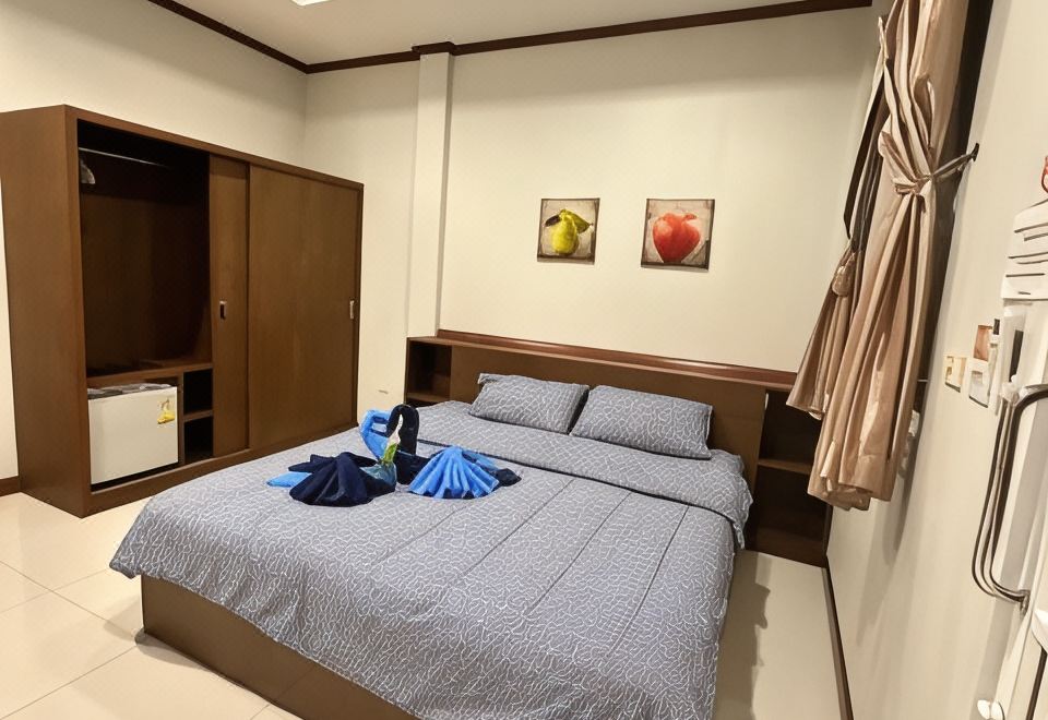 Nuch's Apple Guest House