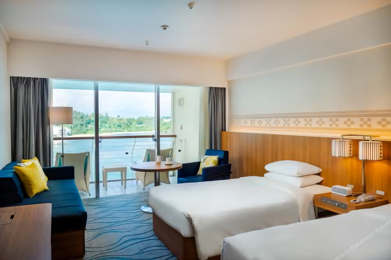 Renaissance Okinawa Resort family pool beach