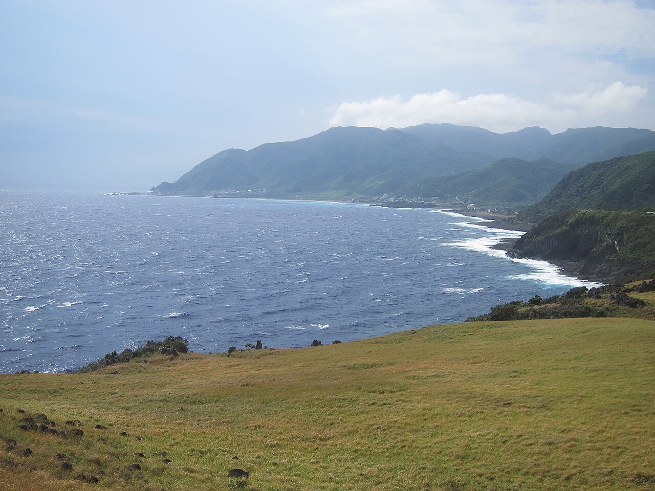 ทัศนียภาพชายฝั่งเกาะแลนหยู
