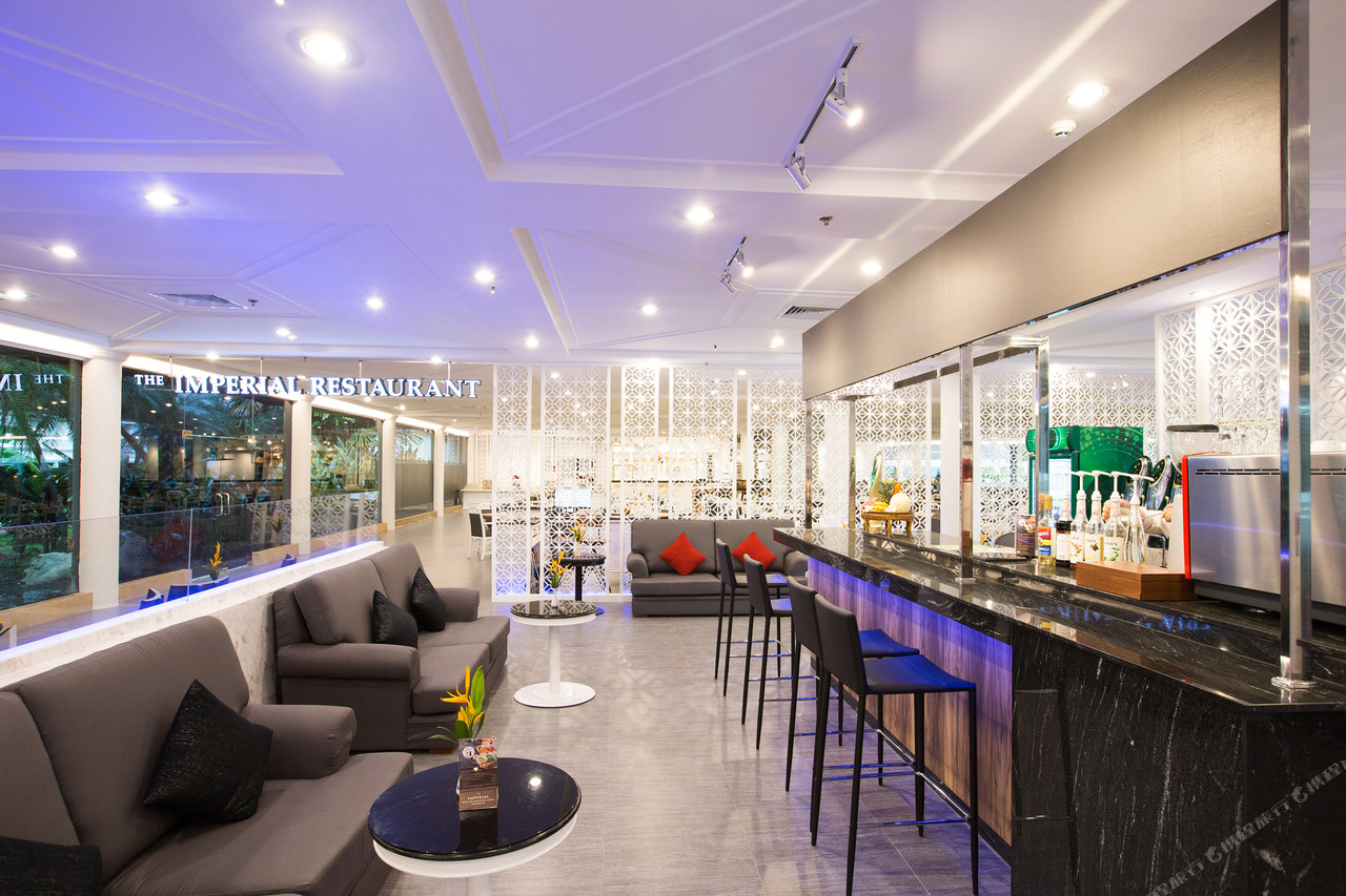 The Imperial Restaurant และบาร์ภายในโรงแรม