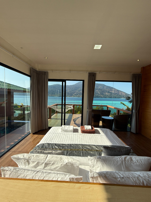ห้องพัก Pool Villa กระจกบานใหญ่เปิดวิวทะเลและเกาะอาดัง