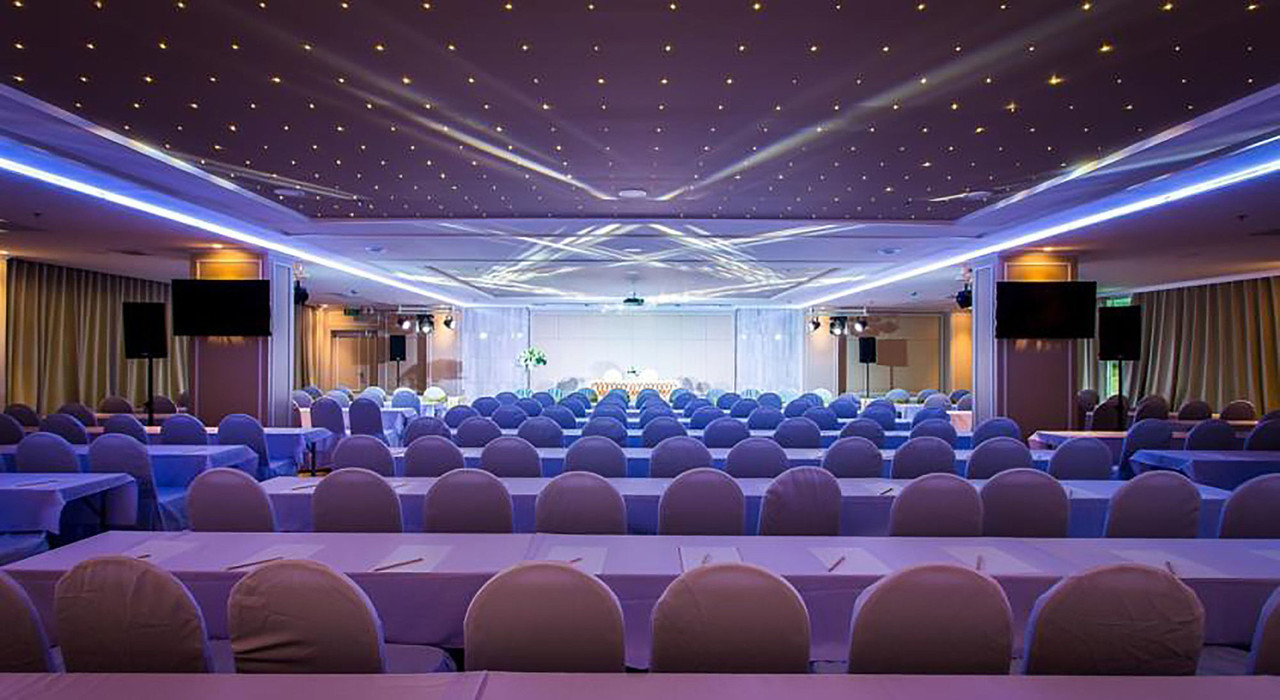 ห้องจัดเลี้ยงเพดานดาวระยิบของ Crystal Hotel Hat Yai