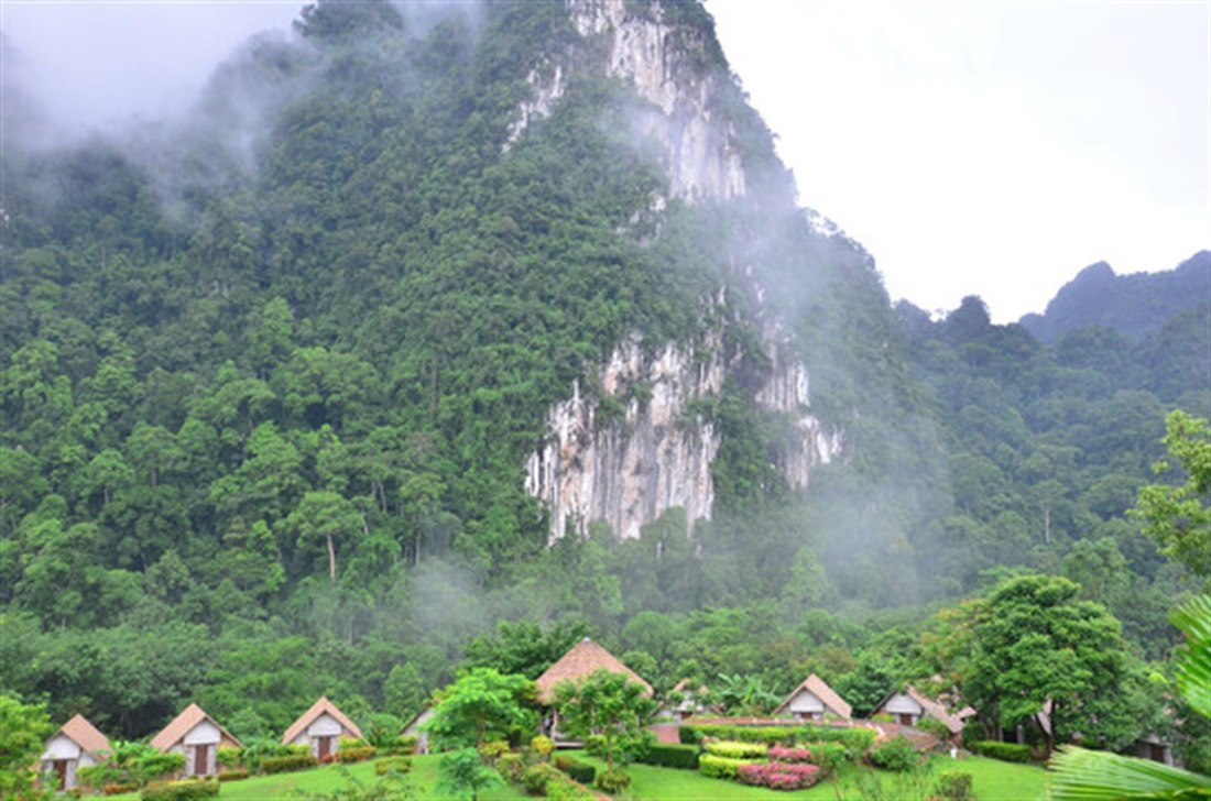 The Cliff & River Jungle Resort