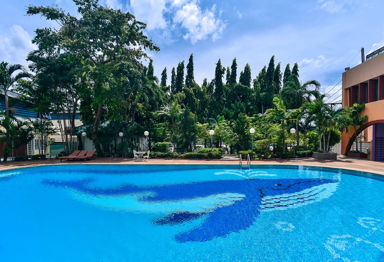 สระว่ายน้ำกลางแจ้งกลางสวนของ Wangtai Hotel
