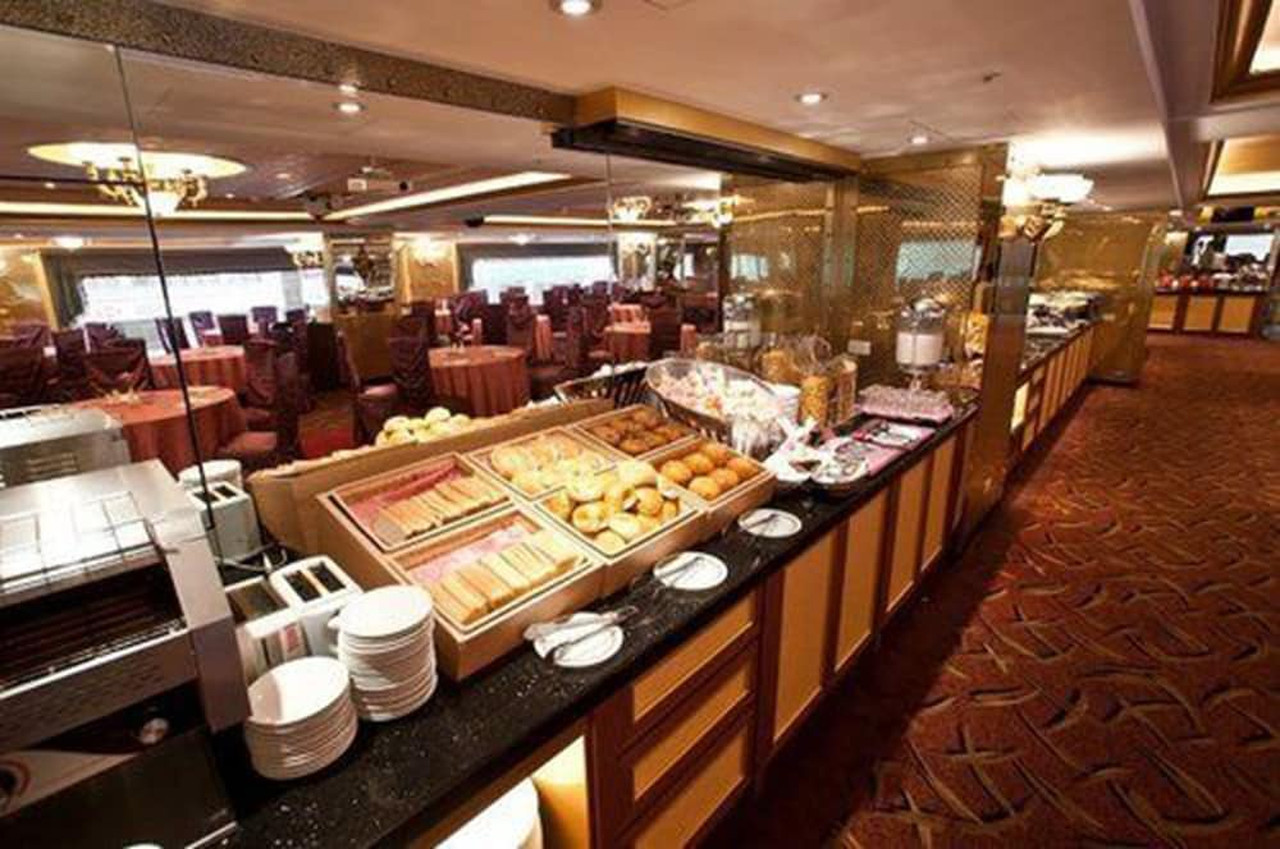 Restaurant and breakfast buffet area at Cosmos Hotel Taipei