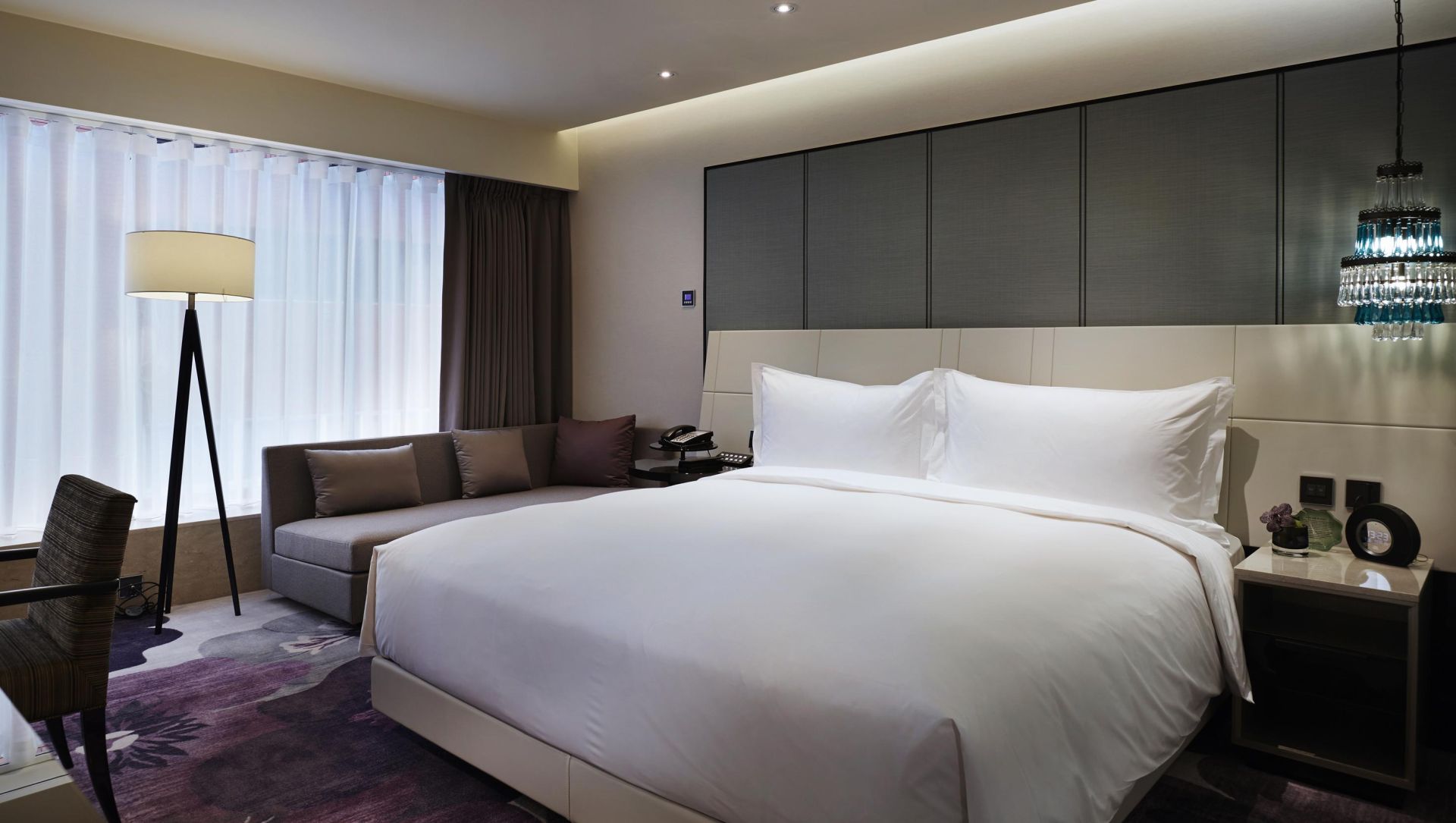 Lovely Room 30 sqm — king bed, contemporary design