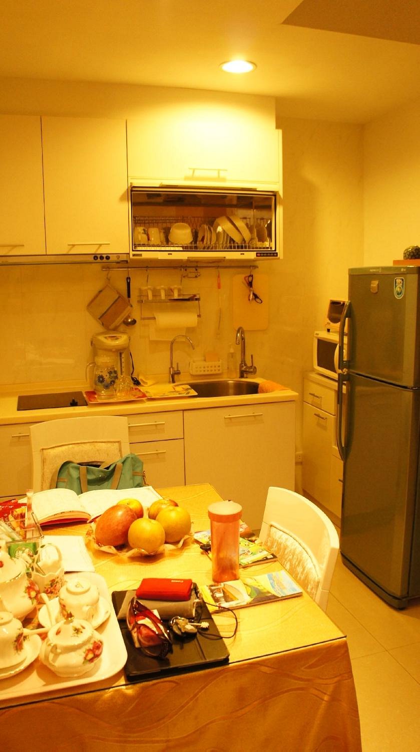 ห้องพักกว้างขวางสไตล์บ้านพักของ Gracehome Service Apartment