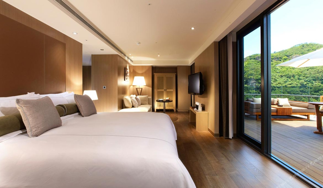 บ่อแช่ออนเซนน้ำแร่ซัลเฟอร์ขาวในห้องพัก Grand View Resort Beitou
