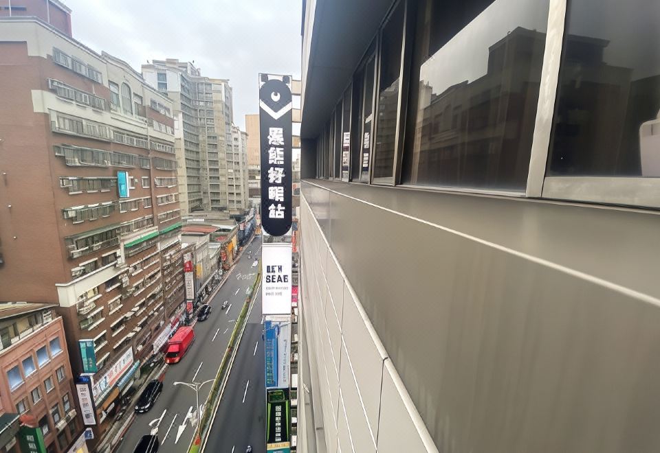 Hey Bear Capsule Hotel