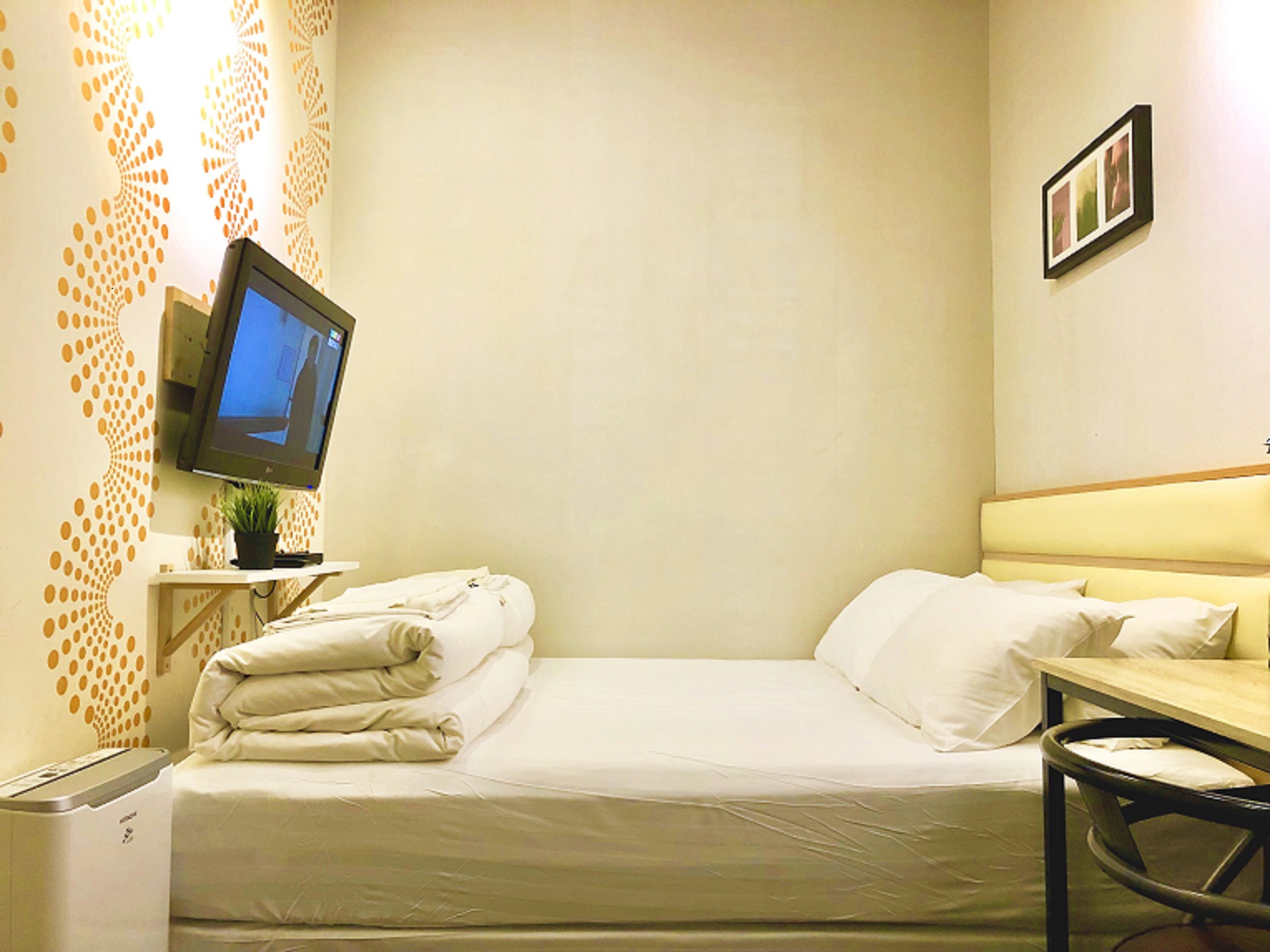 Hostel guest room