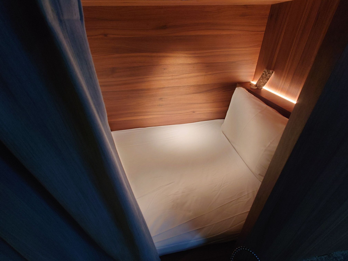 Oani pod interior — clean, modern design