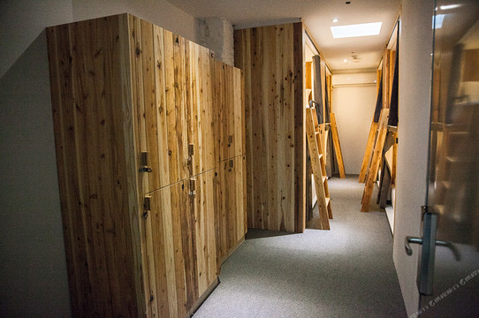 Hostel guest room