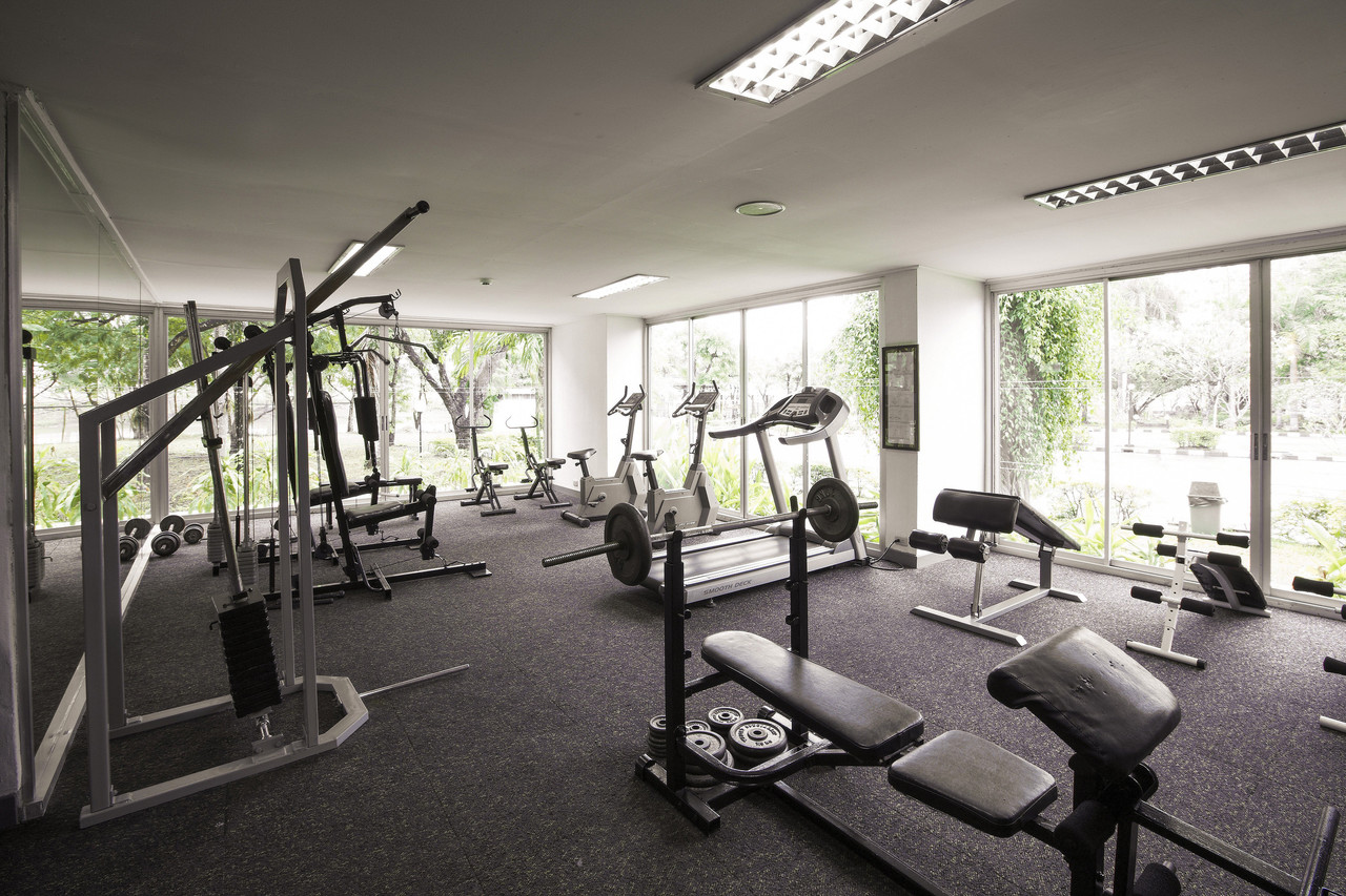 ห้องฟิตเนสกระจกใสมองเห็นสวนรอบ Centara Mae Sot Hill Resort