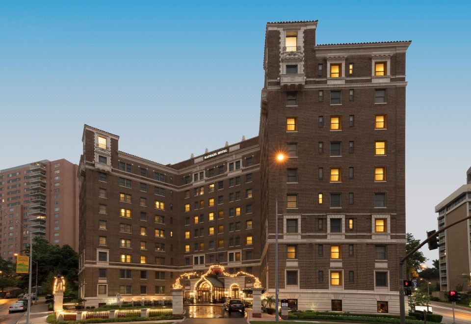 The Raphael Hotel, Autograph Collection