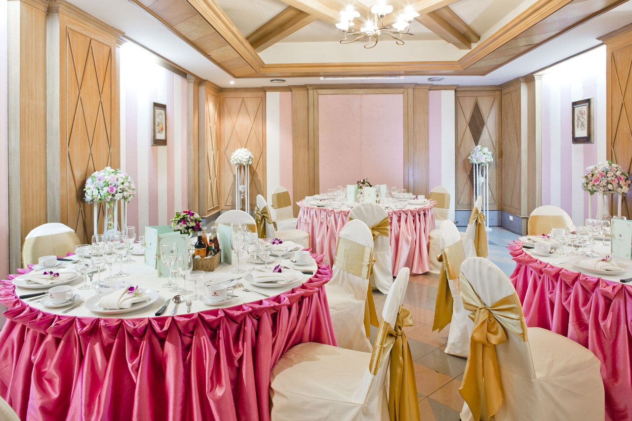 Udondusadee Grand Ballroom จัดโต๊ะงานเลี้ยง