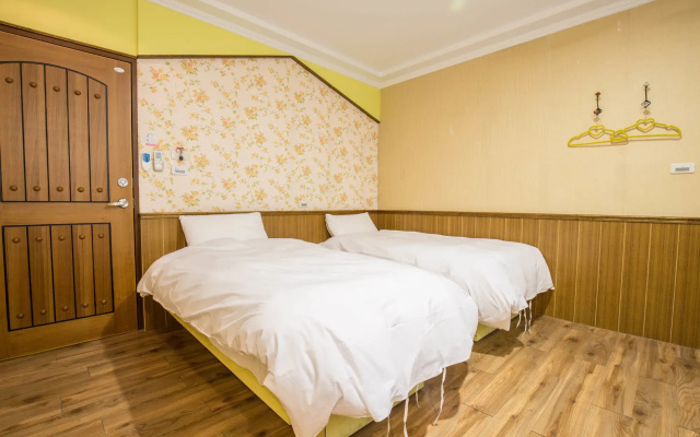 ห้องพักแฝดสีเหลืองสไตล์ครอบครัว N. Castle Hotel อี๋หลาน