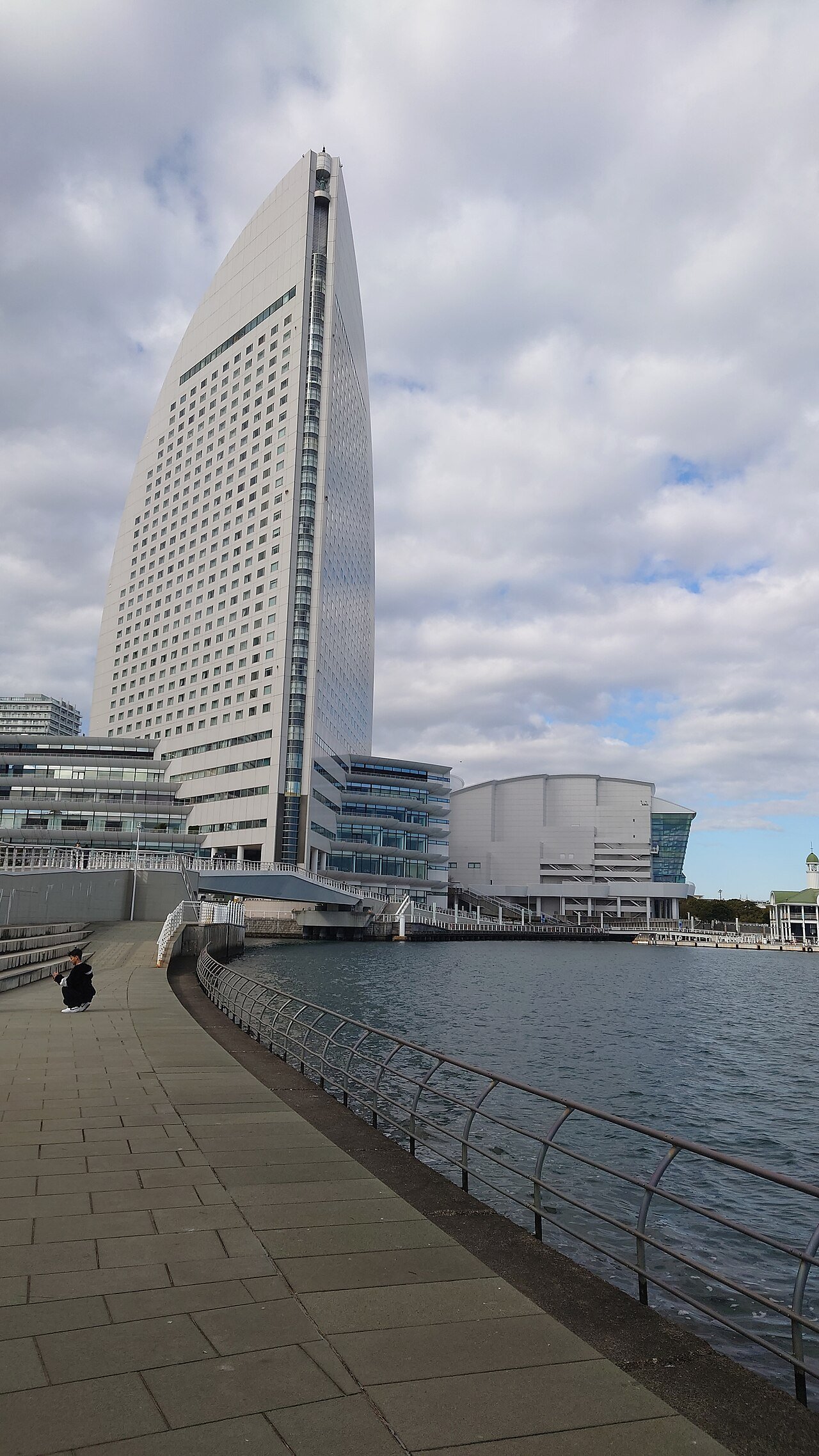 InterContinental Yokohama Grand ยามค่ำคืน ริมอ่าวโยโกฮาม่า